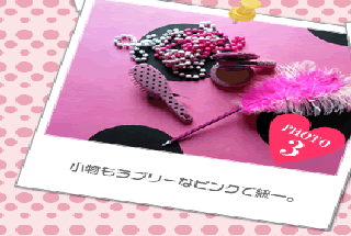 小物もラブリーなピンクで統一。
