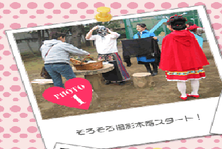 小道具のムチと手袋。ムチは乗馬用です。